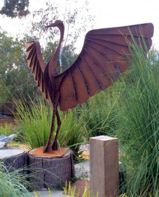 Brolga dancing