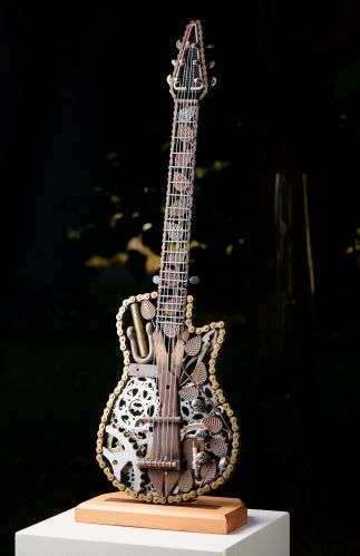 Gardener’s Guitar Gardener’s Guitar