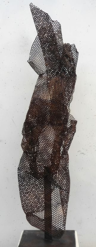 Movement in crushed steel Movement in crushed steel