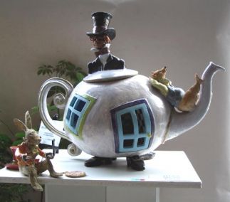 The Madhatter’s Tea Pot